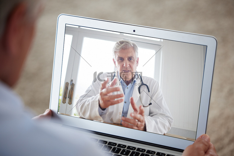 家庭患者携带平板电脑咨询医生，