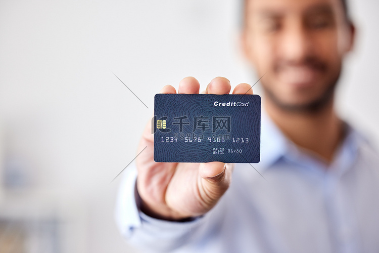 使用信用卡进行购买、购物和银行