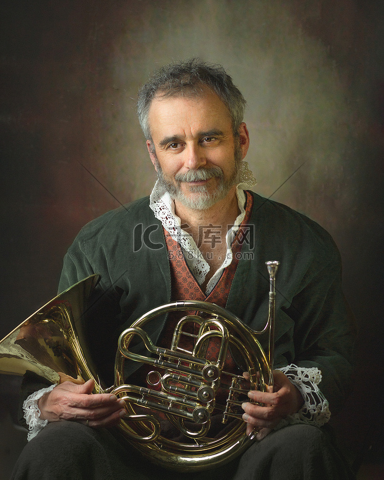 演奏者法国号一种在古典铜管音乐