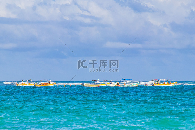 海浪船加勒比海岸和海滩全景视图