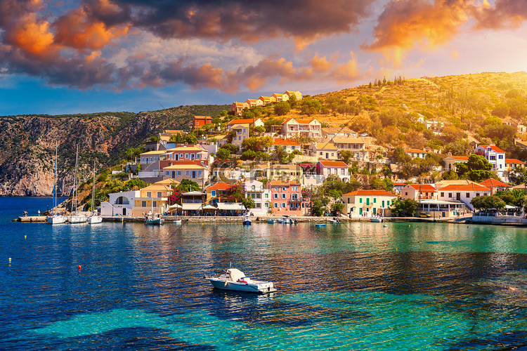 希腊凯法利尼亚岛的阿索斯村。