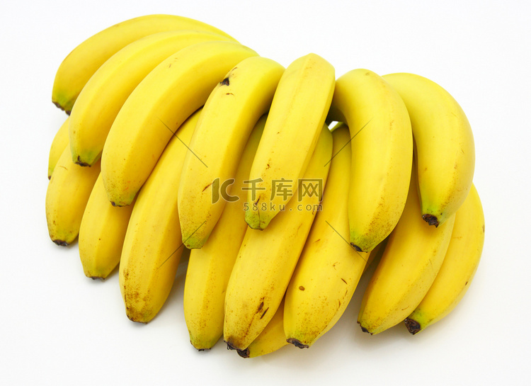 束香蕉隔离在白色背景