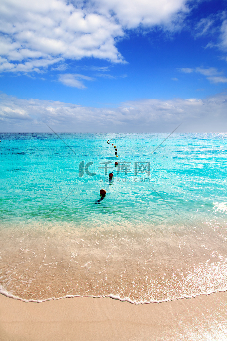 加勒比热带绿松石海滩蓝天