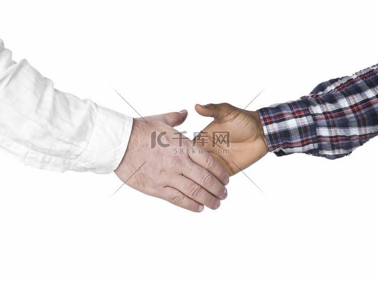 两只人的手开始握手