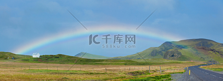 冰岛的彩虹。