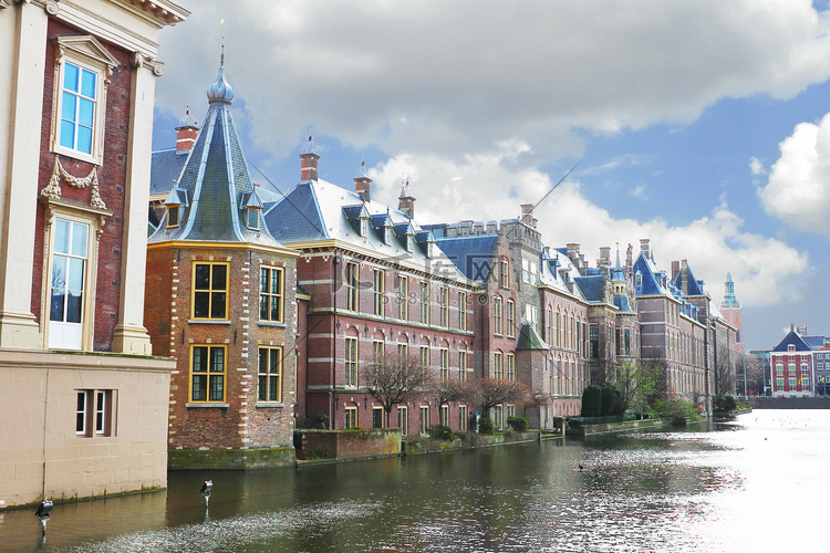 荷兰海牙的宾内霍夫宫。
