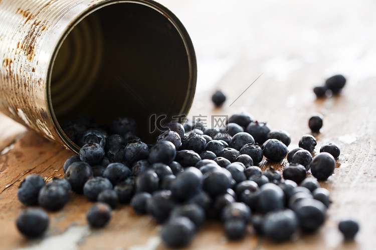 桌上美味的蓝莓