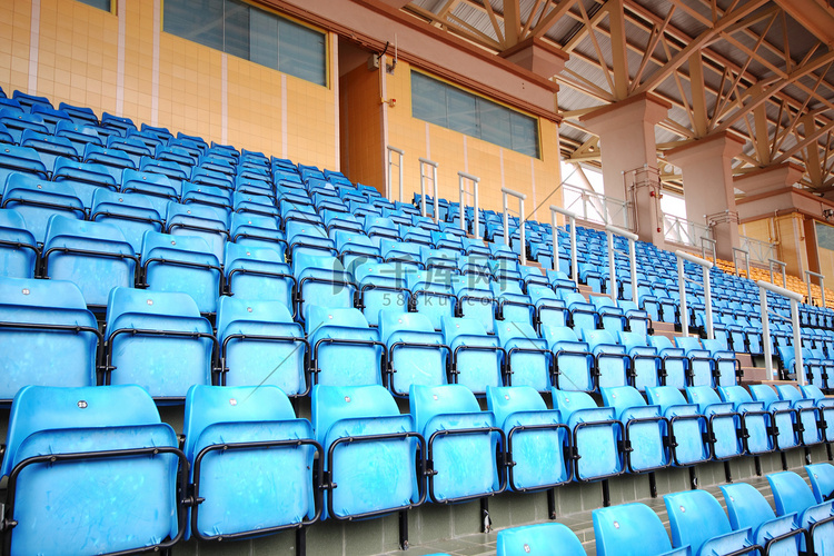 体育场的蓝色座位