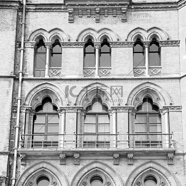 英国伦敦的旧墙建筑窗户和砖块外