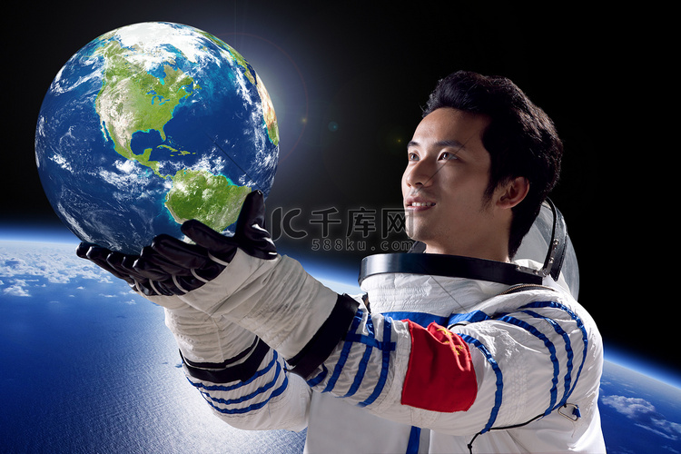 宇航员手托地球