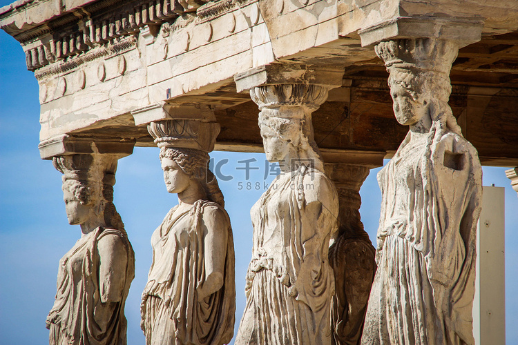 古代雅典卫城中的妇女雕塑。雅典