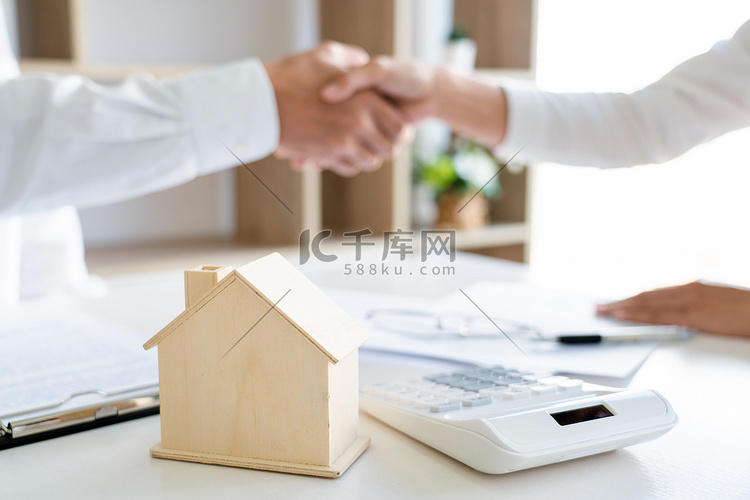 房屋开发商和客户在购买或租赁房