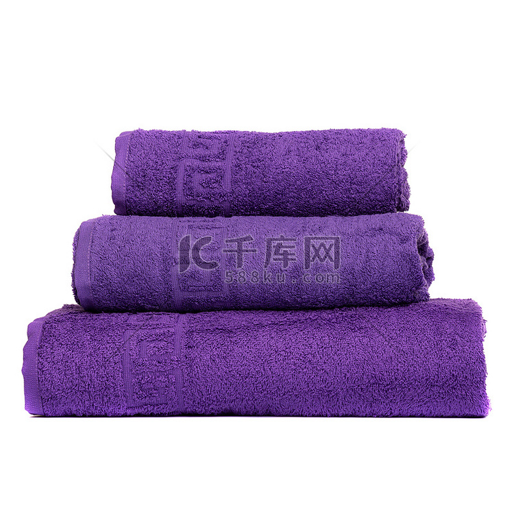 三只青蛙的毛巾是紫色的，卧室的