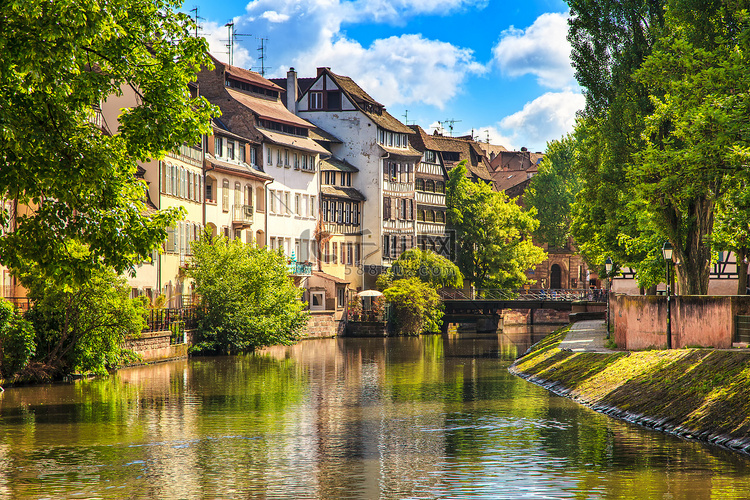 斯特拉斯堡，水运河在娇小的法国