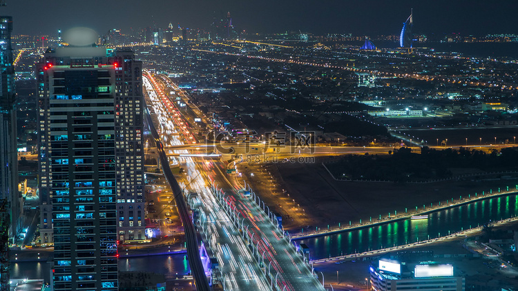 迪拜商业海湾塔照亮的夜晚游戏中