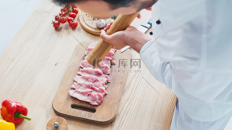 食盐磨调料切碎牛肉牛油部分视图