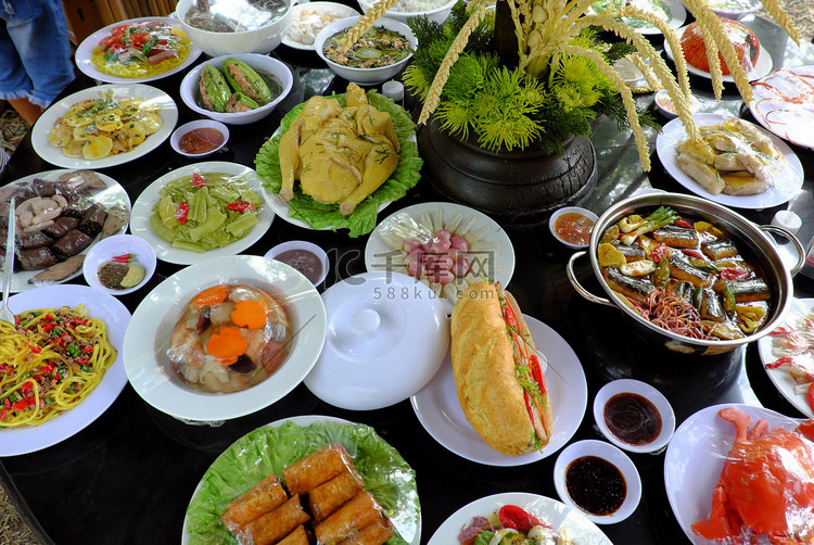 派对桌上的各种食物, 从越南制