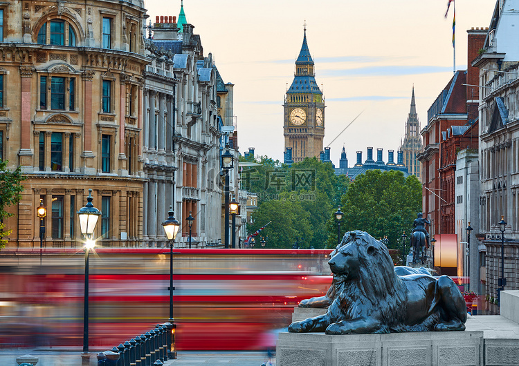 伦敦特拉法加广场狮子和大笨钟