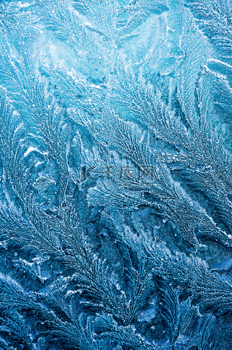 ice-cold 霜形成的冰晶