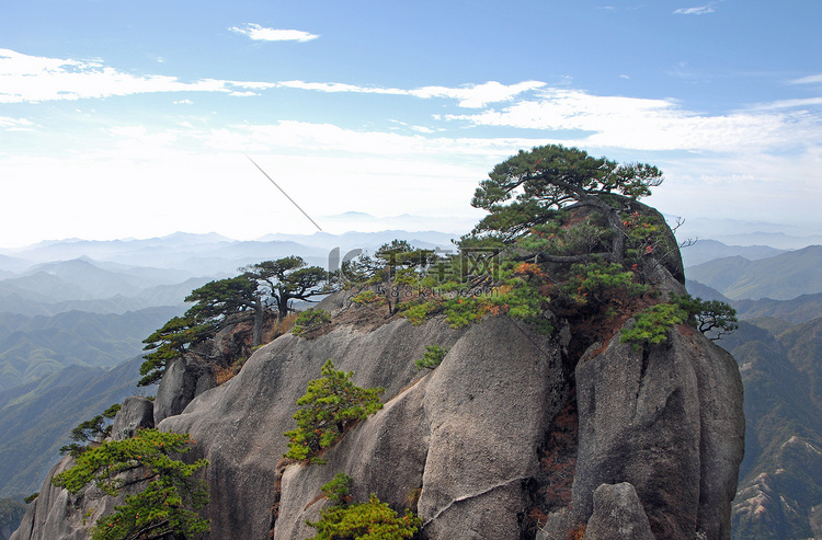 中国安徽省黄山.在通往黄山最高