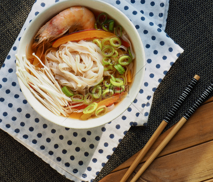 亚洲食物虾米面汤