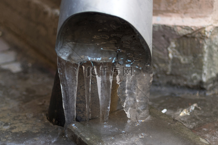 排水管道中的冰冻水