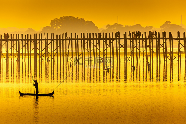 u 刻薄桥，缅甸的黄昏.