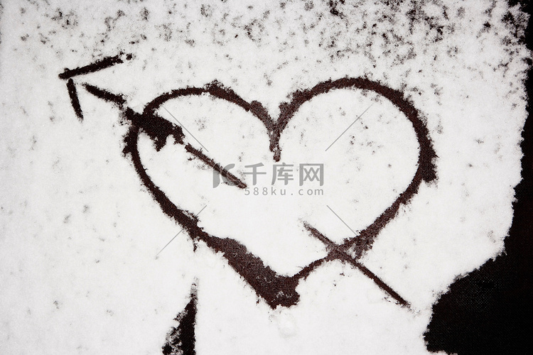 心画在雪地里