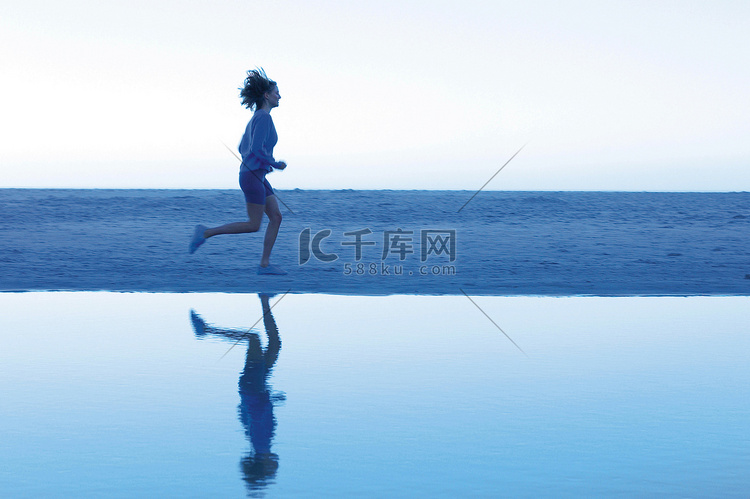 女人跑步