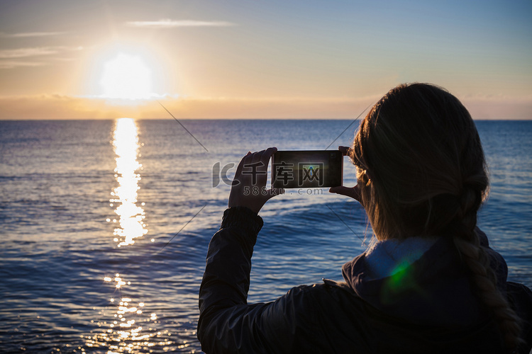 在意大利撒丁岛的拍摄海上日落的