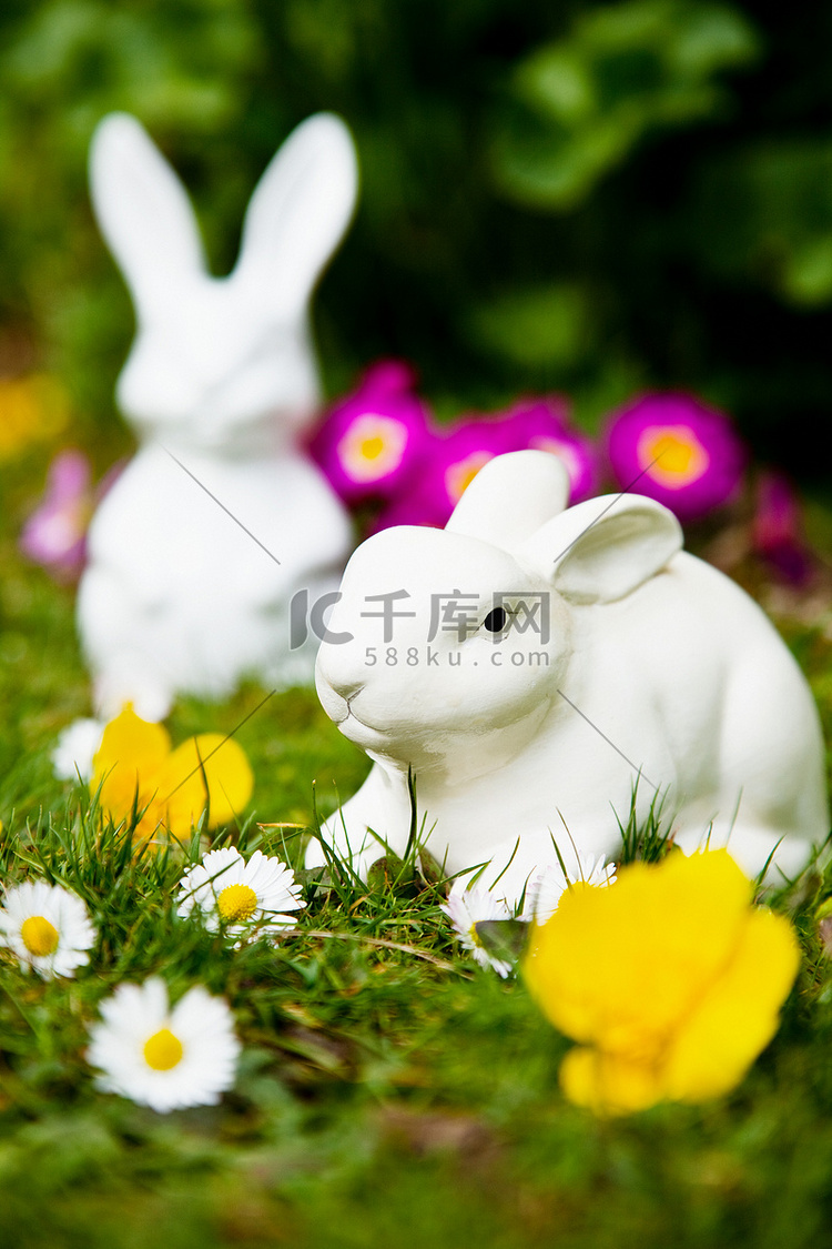 复活节兔子和春天的鲜花