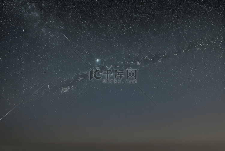 夜晚浩瀚的蓝色星空摄影图26