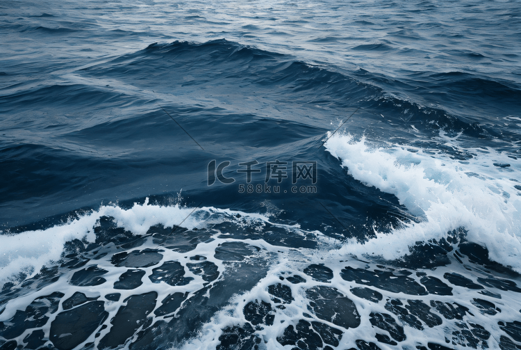 蓝色大海浪花高清摄影图9