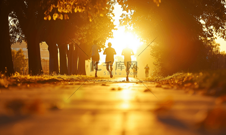 迎着阳光晨跑跑步的人锻炼运动
