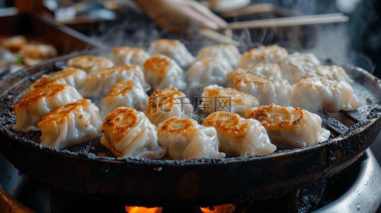 正在制作的煎饺摄影