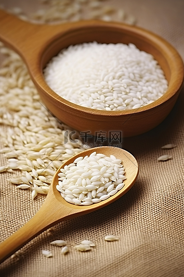 米麦粒和木勺