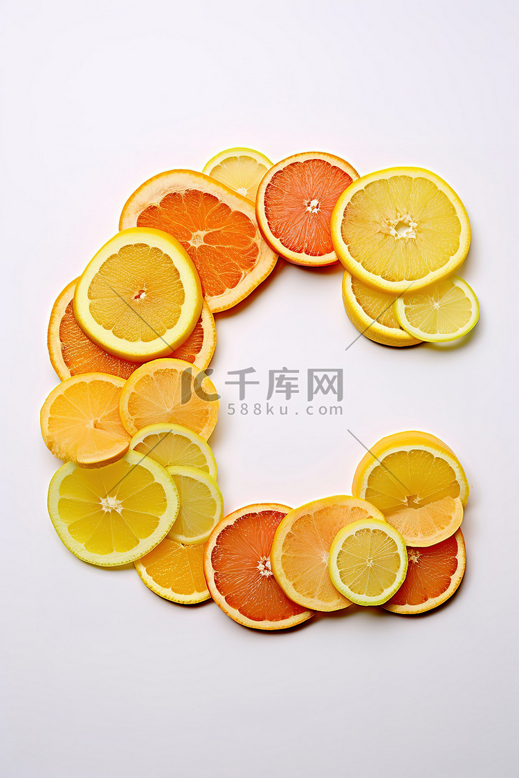 切片柑橘类水果形成字母 c