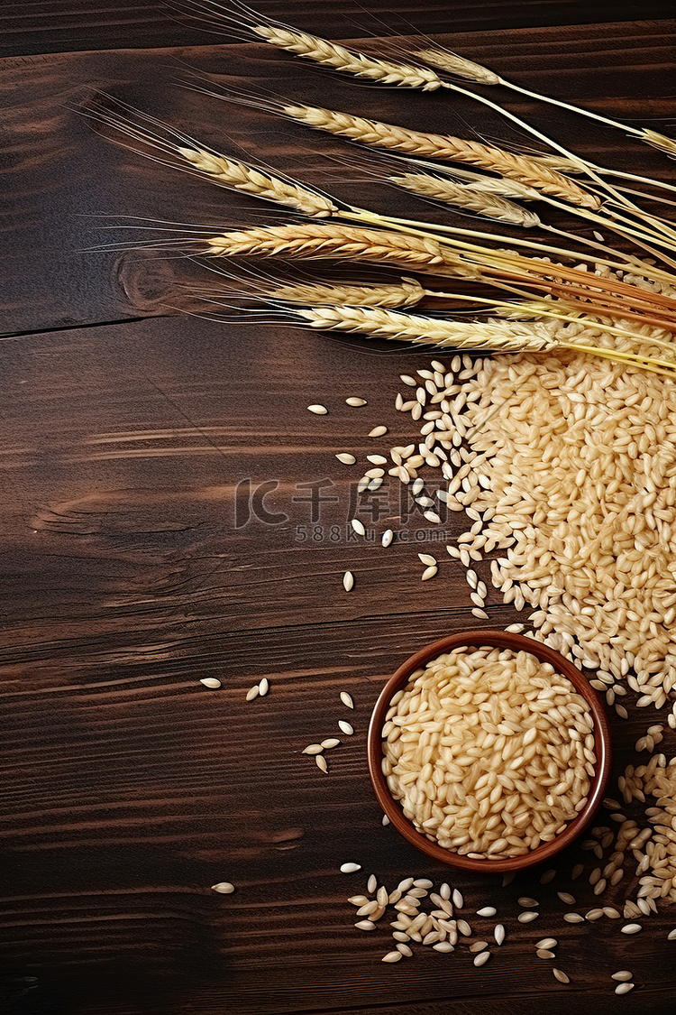 大麦和谷物在木桌上