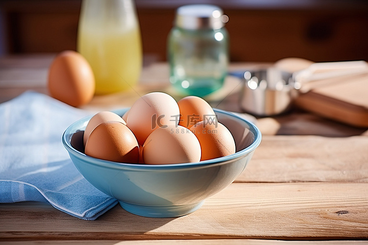 小木桌上的碗里有一些鸡蛋