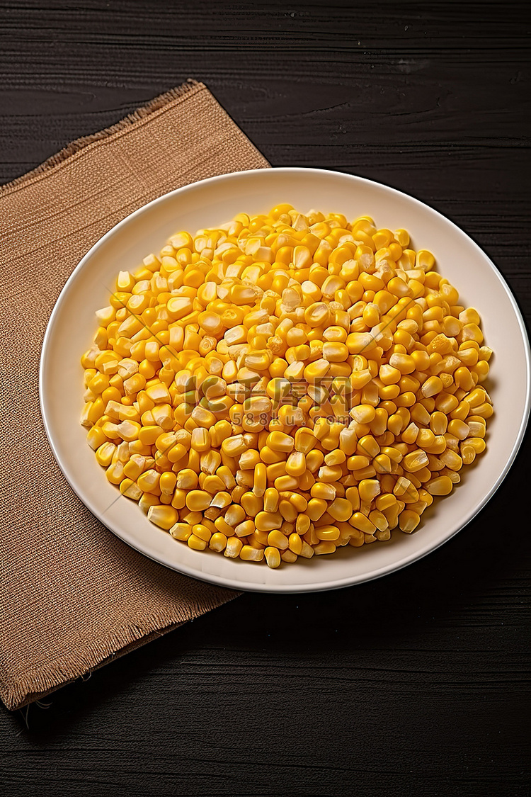 盘子里的玉米粒