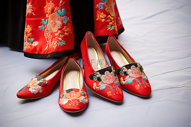 中式伴娘鞋女传统红色绣花红色服