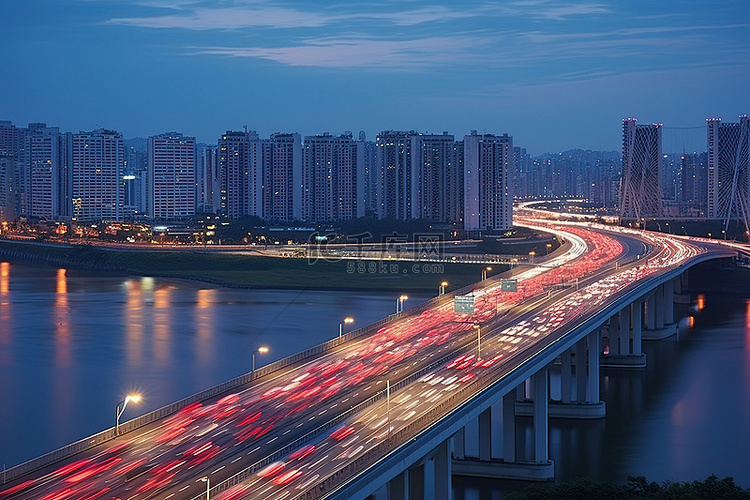 夜间交通在城市桥梁上移动