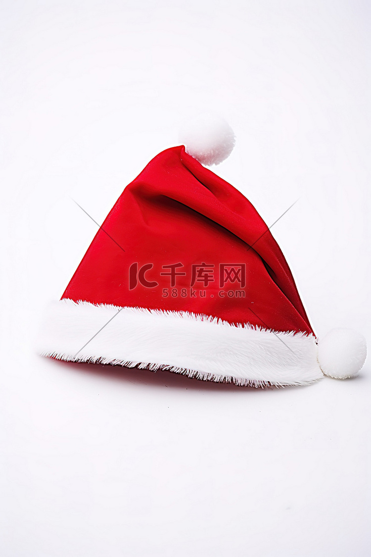 白色背景上的红色圣诞老人帽子