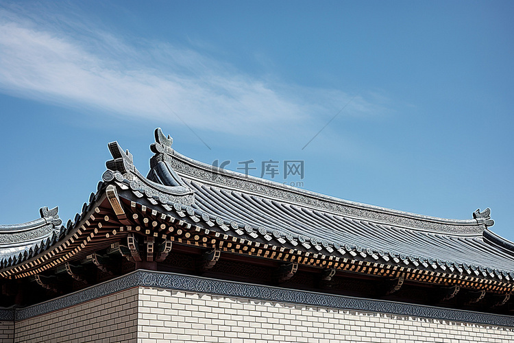 蓝天映衬下的中国建筑