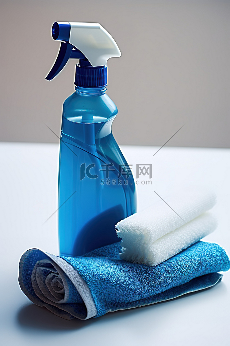 一瓶清洁粉和另一块清洁布