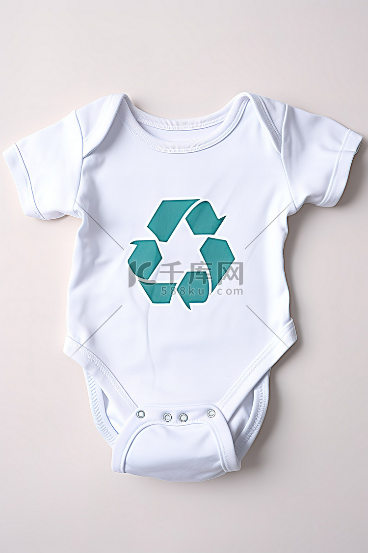带有生态主题标志的婴儿连体衣