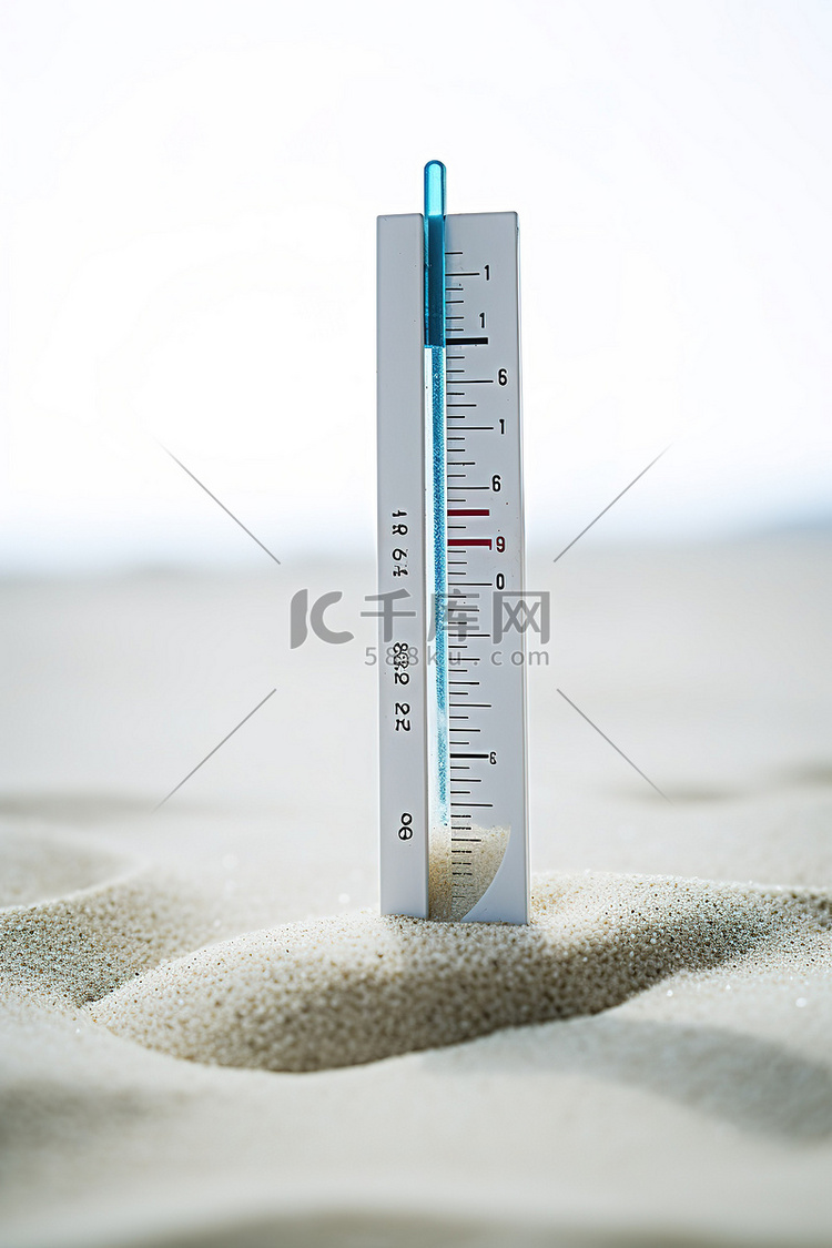 温度计坐在沙子里