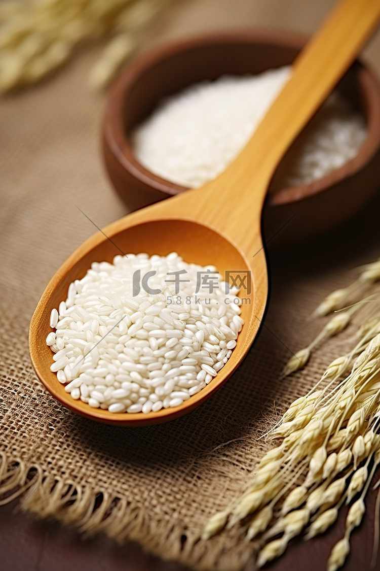 米麦粒和木勺