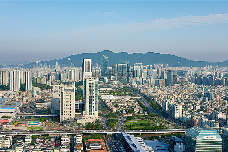 从2号塔顶部鸟瞰首尔市中心