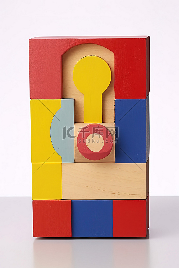 一个色彩缤纷的木盒